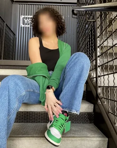 Clara, 20