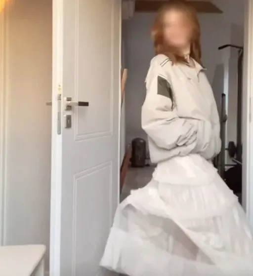 Mia, 20