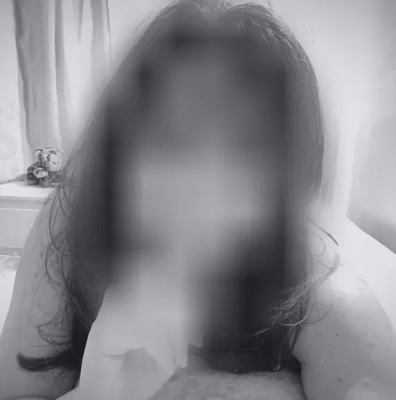 Mia, 37