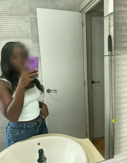 Mia, 29