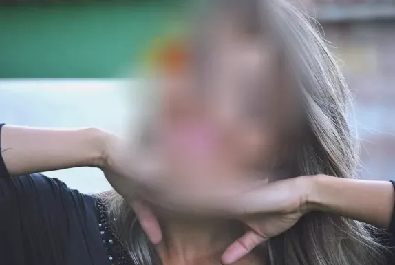Sabrina, 36