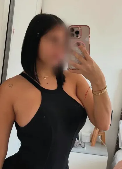Sandra, 28