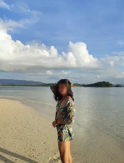 Yvonne, 26